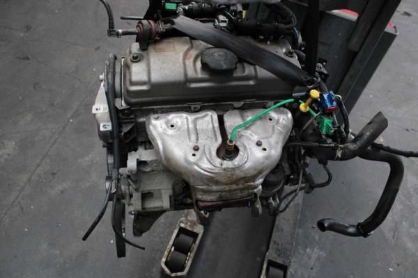 MOTEUR HFV 1.1 ESSENCE CITROEN/PEUGEOT - Vue 1